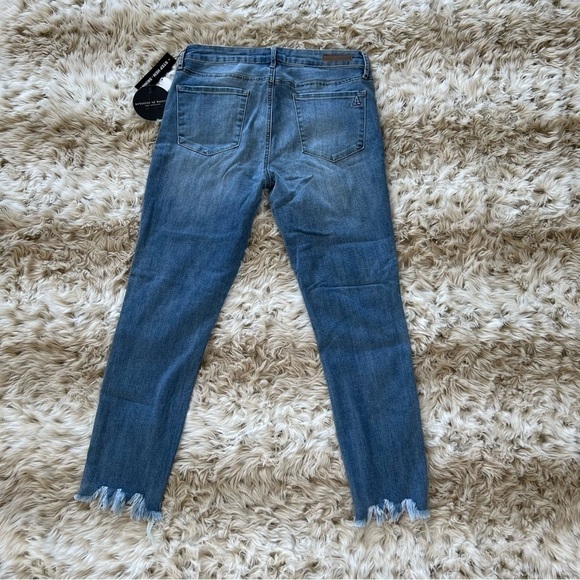 🆕 Articles of Society Suzy Distressed Frayed Hem Jeans in Dix - Picture 2 of 13